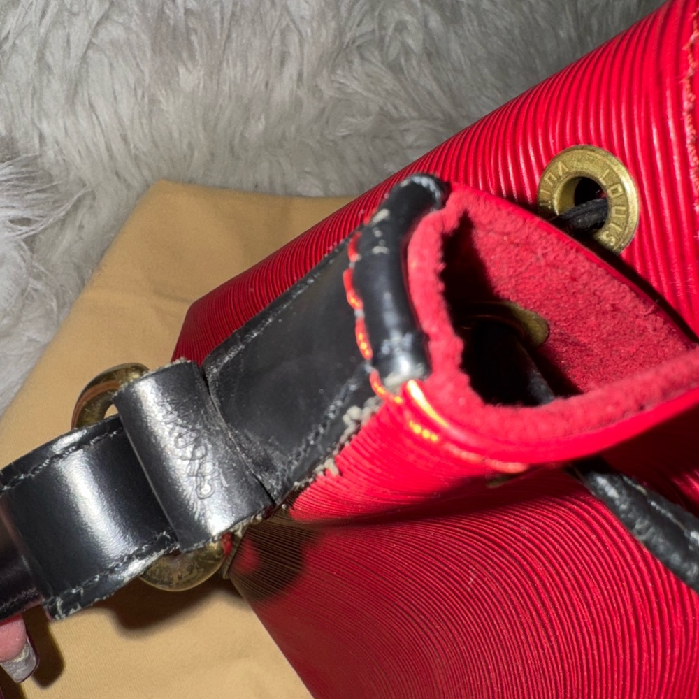 STILL AVAILABLE
COPY - Authentic Louis Vuitton petit Epi Noe Bucket Bag red - Picture 7 of 7